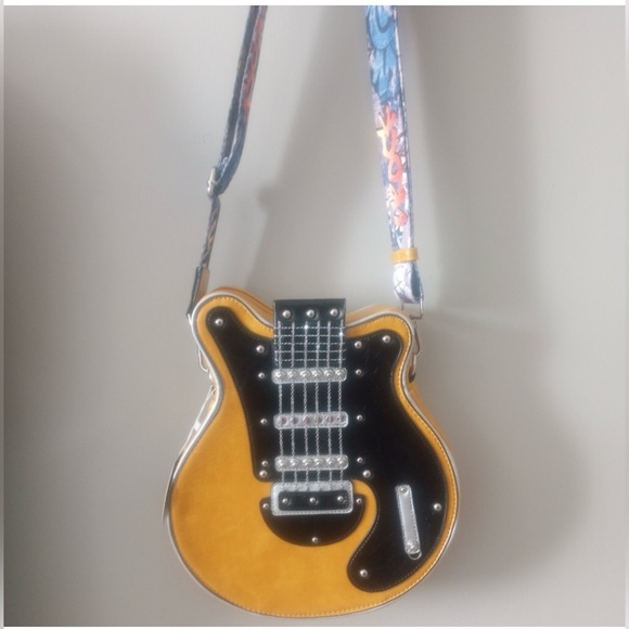 NWT Rockin’ Guitar  Shaped Crossbody Bag 🎸🎸 - Picture 12 of 12